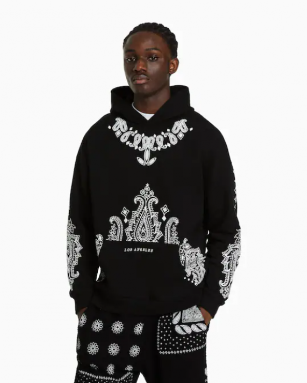 Hoodie dengan motif paisley